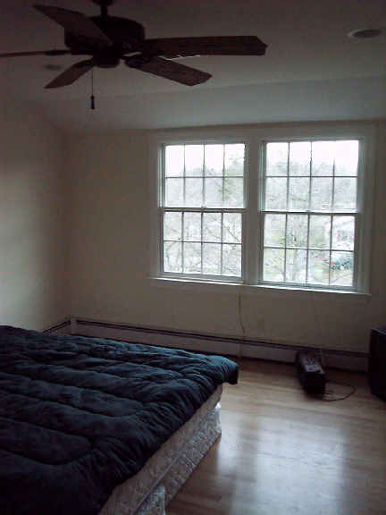 bedroom.jpg (20870 bytes)